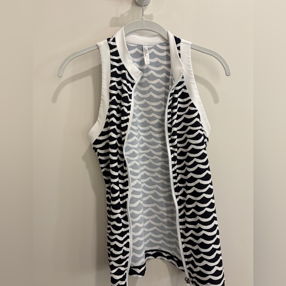 Seafolly Australia Zip Front Rash Guard Swim Vest – Tidal Wave- Size S 🌊🖤🤍 - Picture 8 of 9